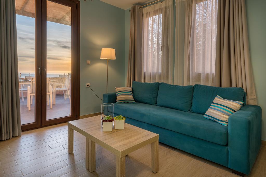 Stella In The Village Suites Плакиас Экстерьер фото